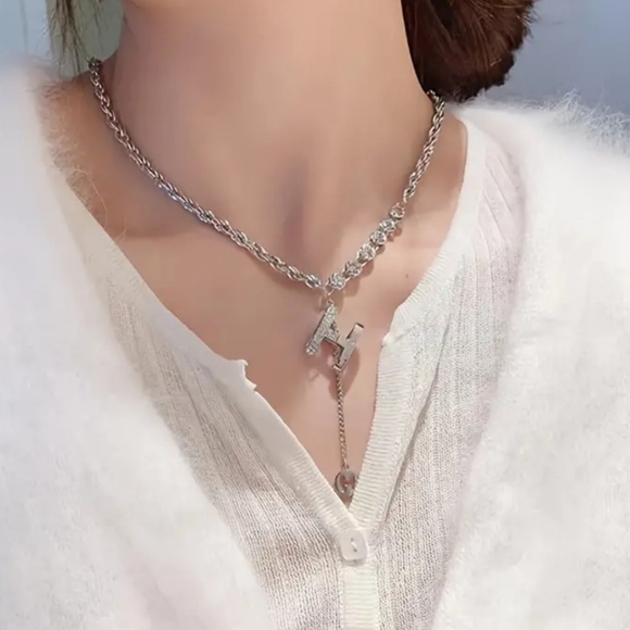 Letter H (HerMes) Pendant Necklace designer Luxurious High-End Sense Rhineston - Picture 2 of 5